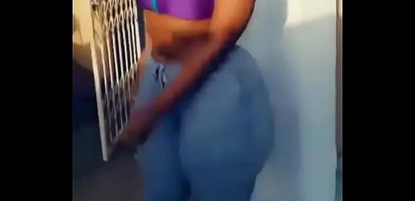  African girl big ass (wide hips)